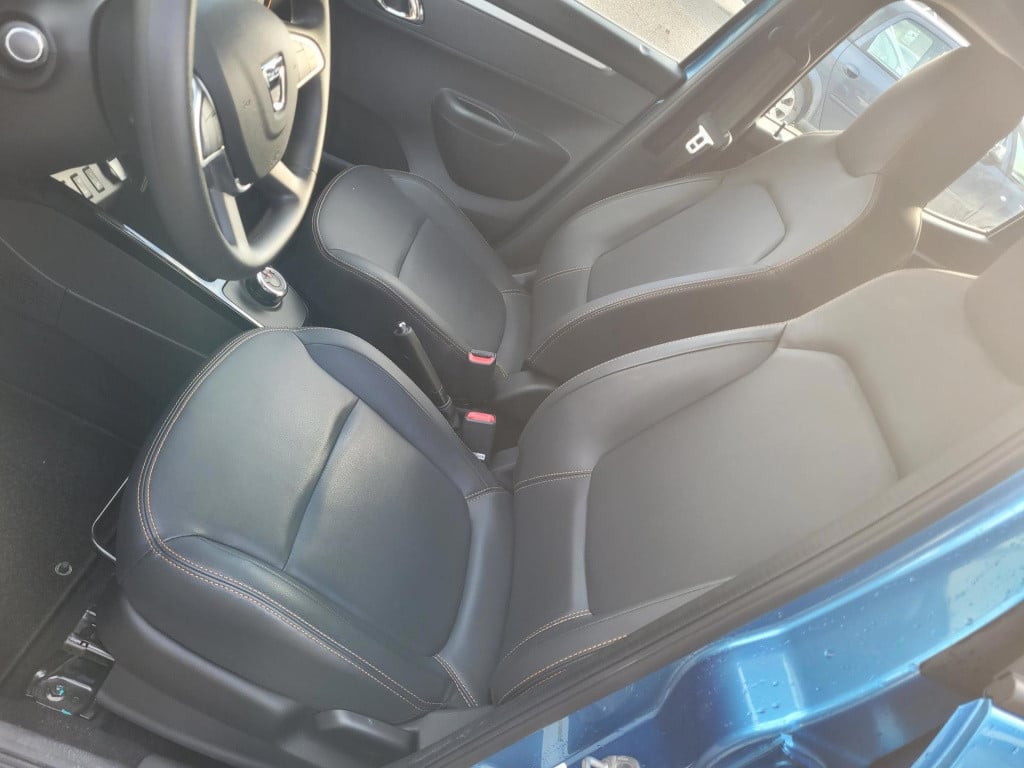 Dacia Spring comfort plus (orange pack) 27 kwh slechts 130km btw auto