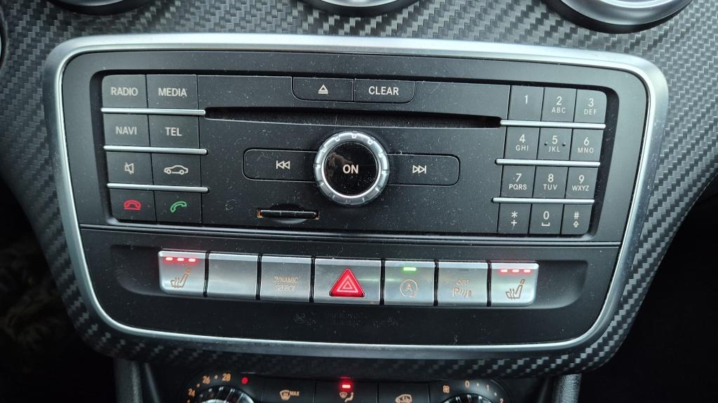 Mercedes-Benz A-Klasse 180 bus. sol. amg*led*navi*stoelvrw*18 inch*leder*zw