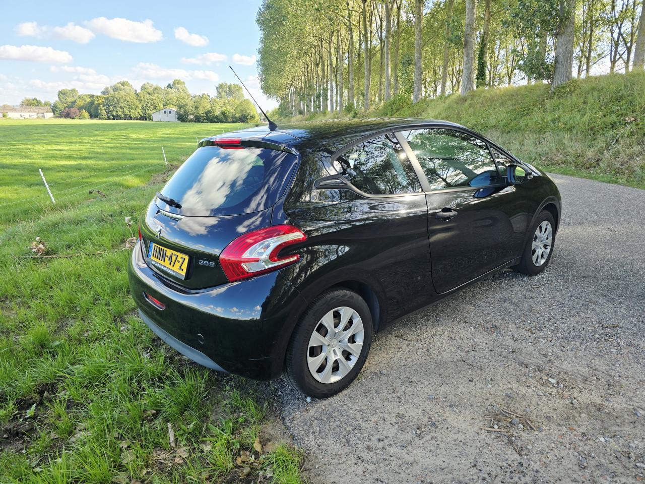 Peugeot 208 1.2 (10 maanden apk)