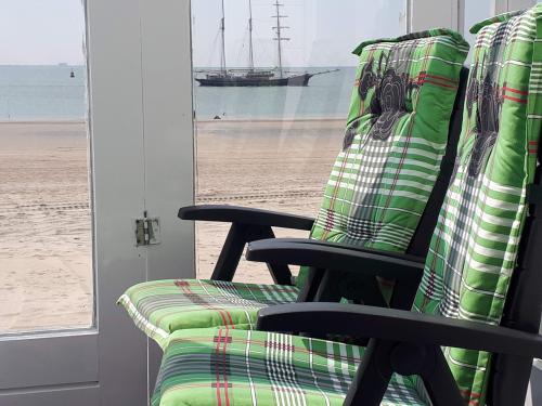 Slaapstrandhuisje te huur te Dishoek