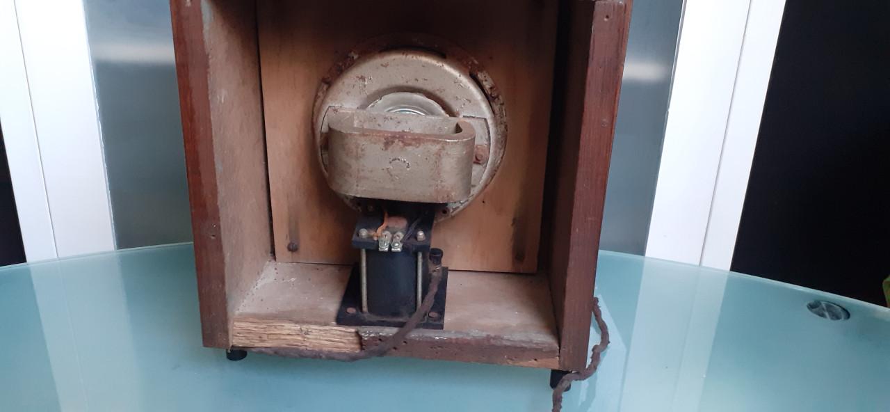 Antieke radio luispspreker  active uit jaren 50
