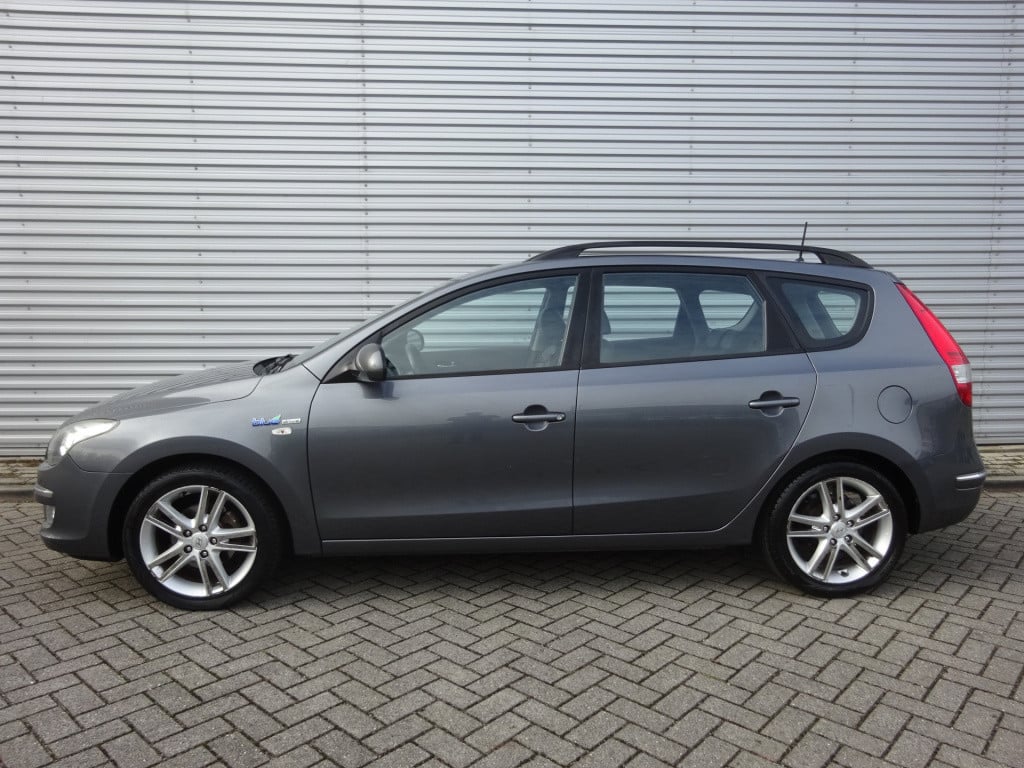 Hyundai I 30 cw 1.6i blue dynamic leder / climate control / lm velgen