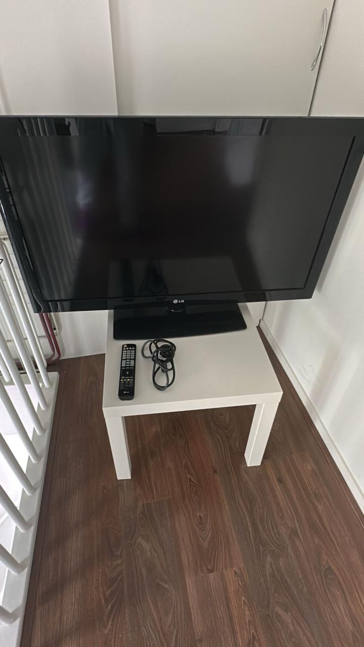 LG 42 INCH TV!!
