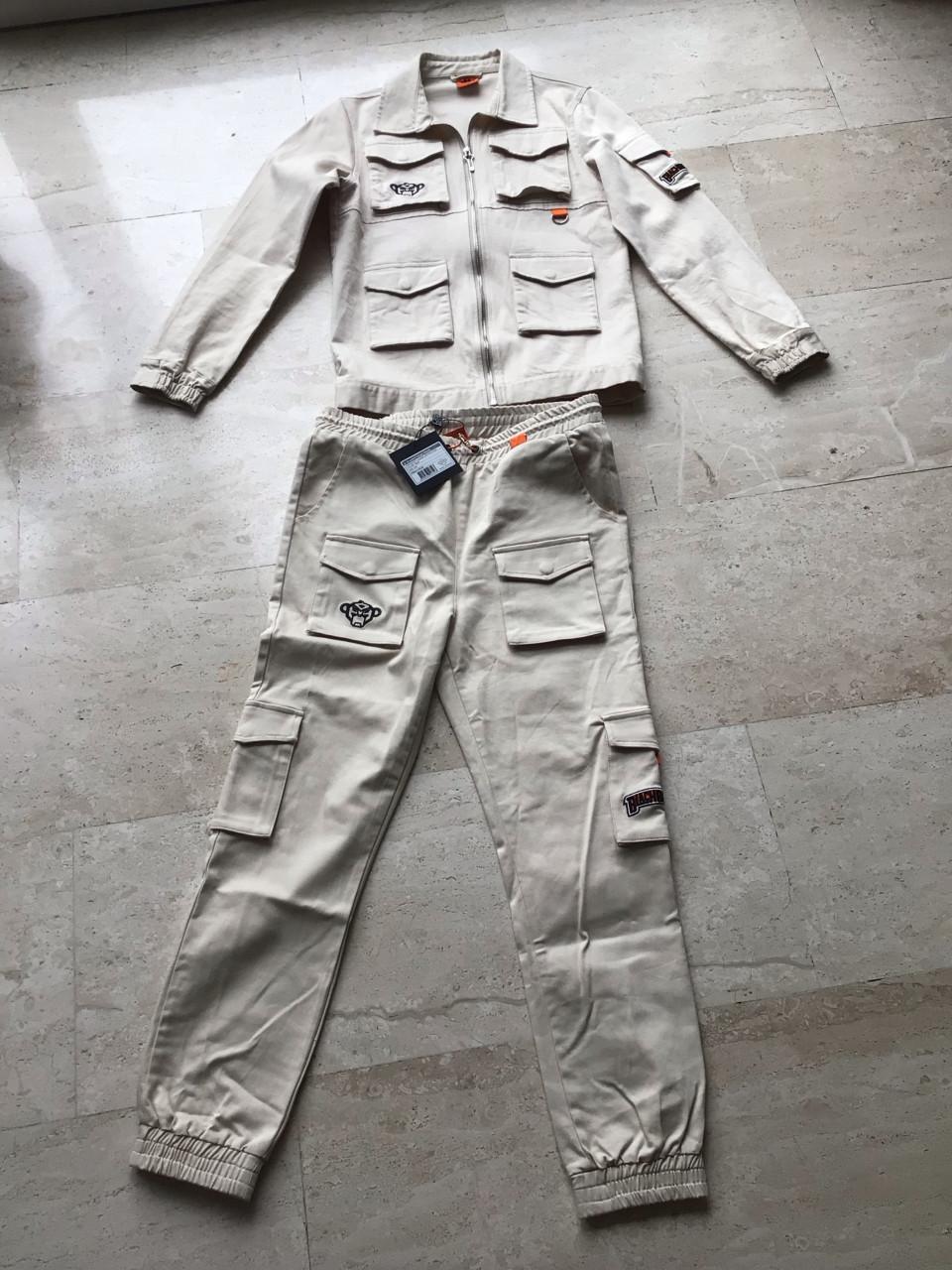 Jongens jack en broek.