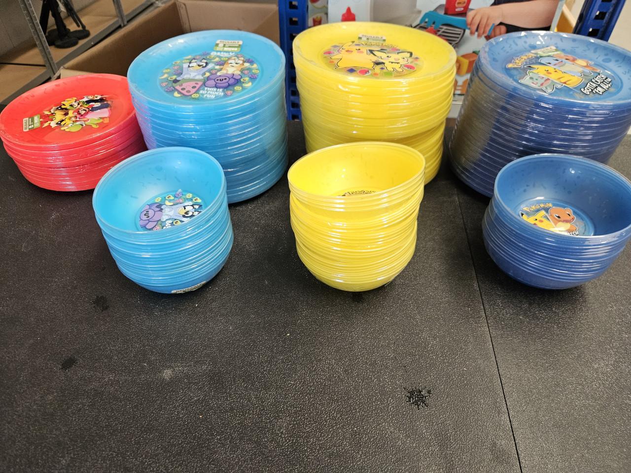 Partij kinder servies / bordensets en schaaltjes – Pokémon, Bluey en Disney