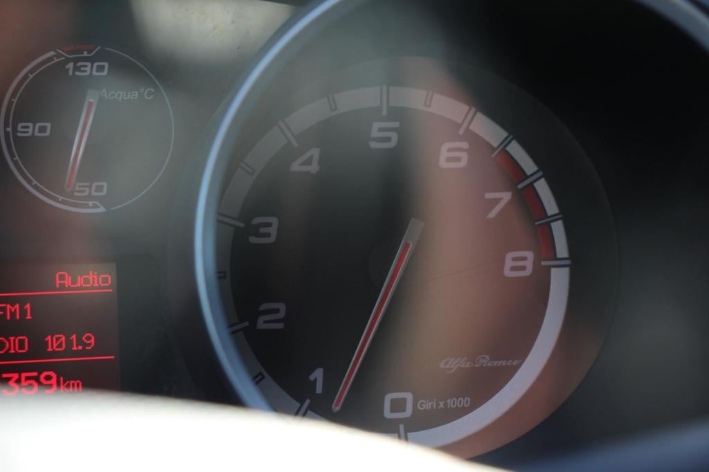 Alfa Romeo Giulietta 1.4 turbo super- sportiva - leer/alcantara - stoelverw