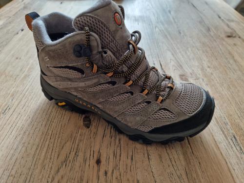 Te koop, zgan wandelschoenen Merell Moab Mid GTX