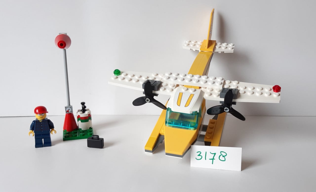 Lego City 3178: watervliegtuig met minifiguur.