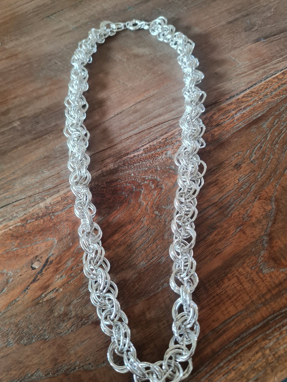 Zilvere ketting met een fantasy schakel.