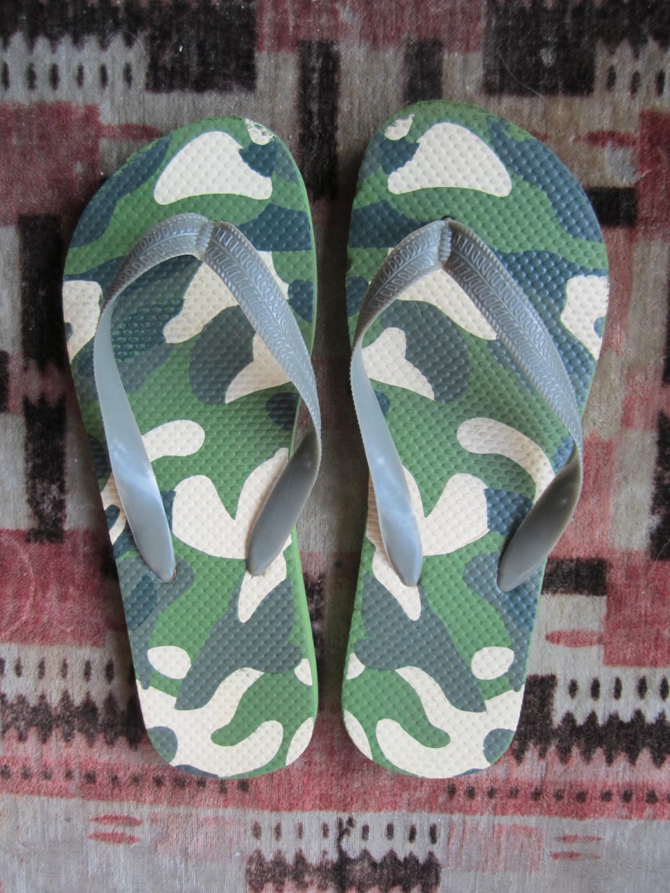 Teenslippers Camo L=26,5 cm. maat 41/42