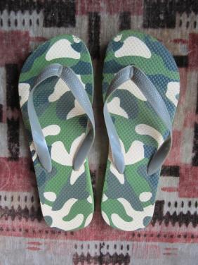 Teenslippers Camo L=26,5 cm. maat 41/42