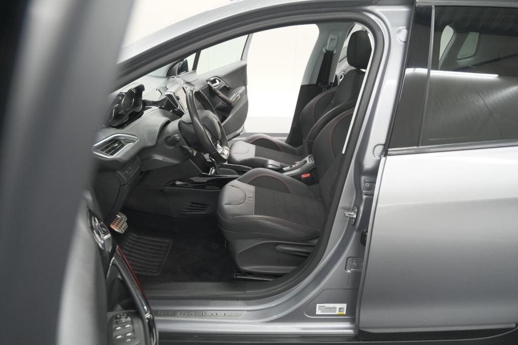 Peugeot 2008 puretech 110 eat6 gt | trekhaak | camera | panoramadak | apple