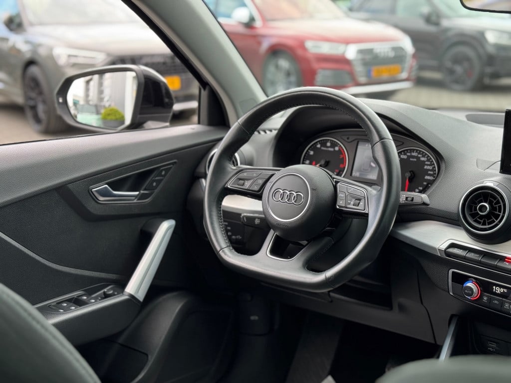Audi Q2 35 tfsi s edition * panoramadak * camera * keyless