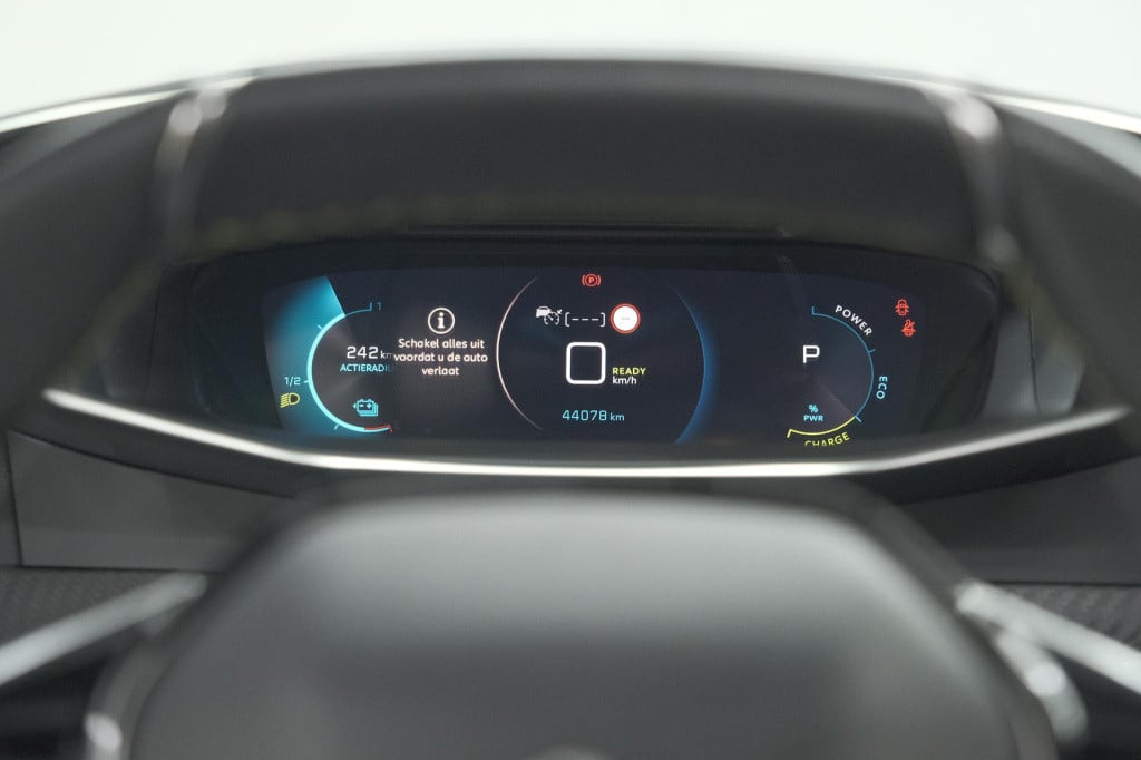 Peugeot E-2008 ev gt 50 kwh | 3 fase | trekhaak | panoramadak | adaptieve c