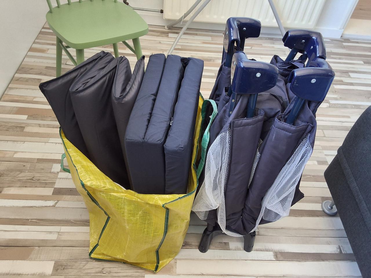 Te koop, Stevig campingbedje