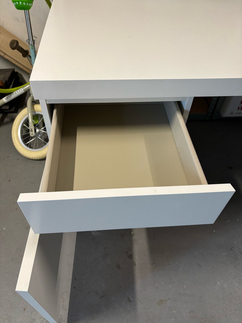 Bureau wit IKEA Malm