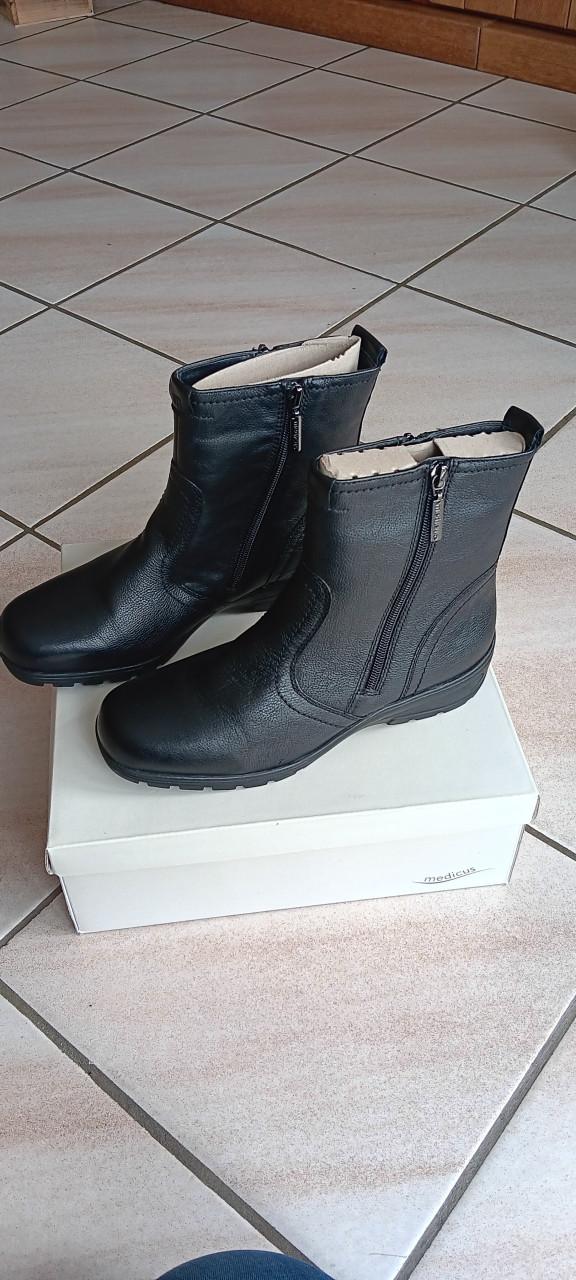 NIEUWE GEVOERDE LAARZEN