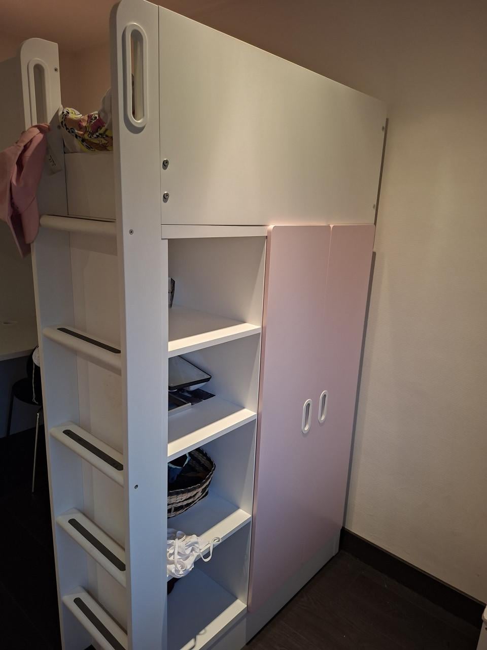 Hoogslaper met bureau en opbergruimte