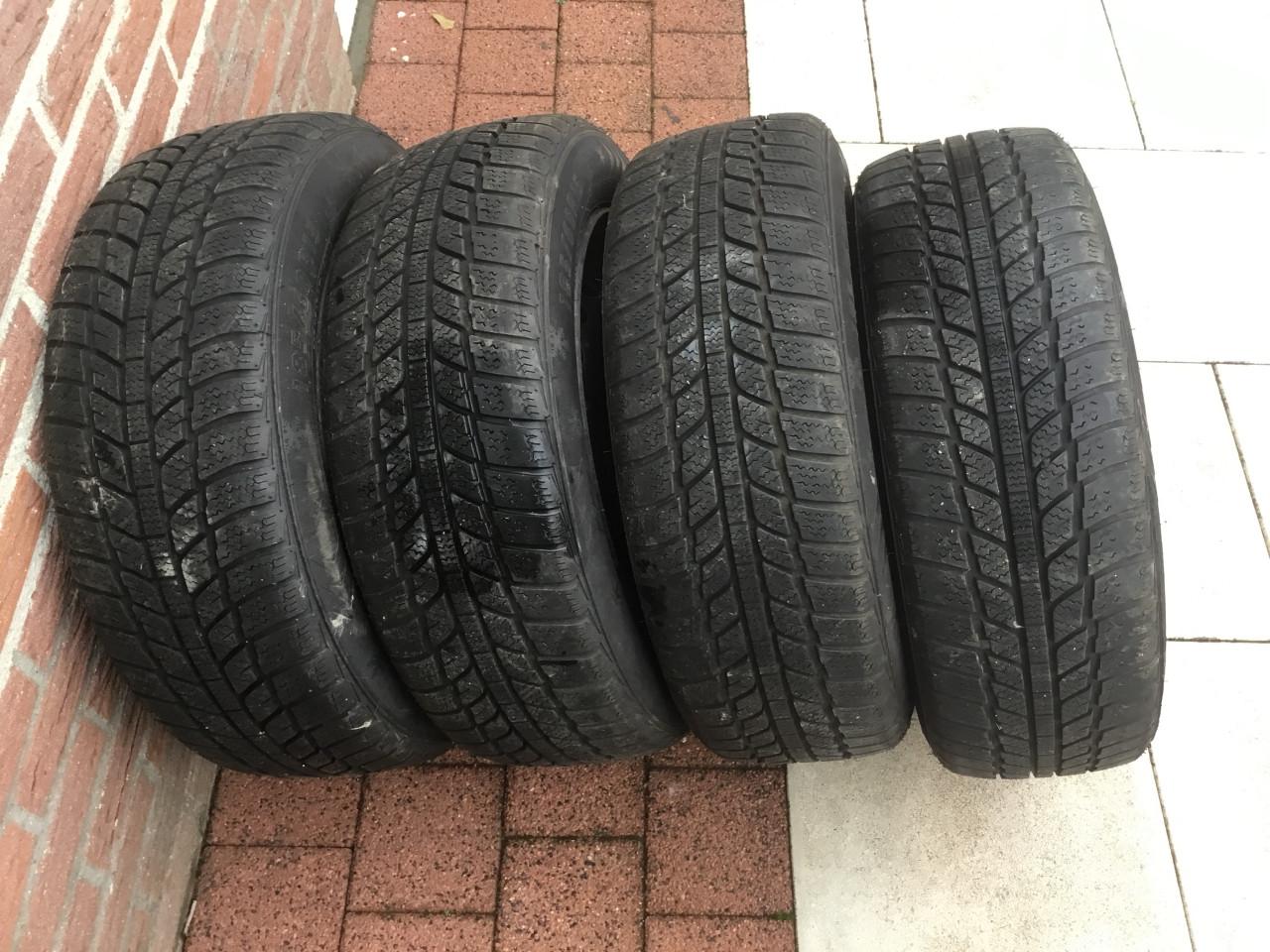 Te koop 4 winterbanden jinju 185/60R15