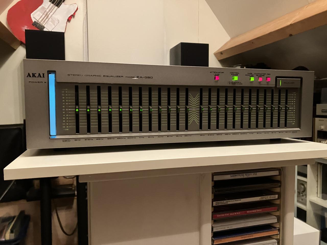 Akai EA-G90 top of the line equalizer bijzondere kleur