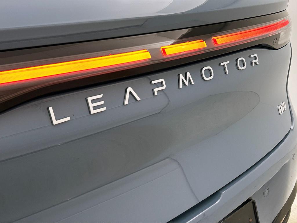 Leapmotor B10 design pro max hybrid ev 18.8 kwh | voorraad ! | light grey i