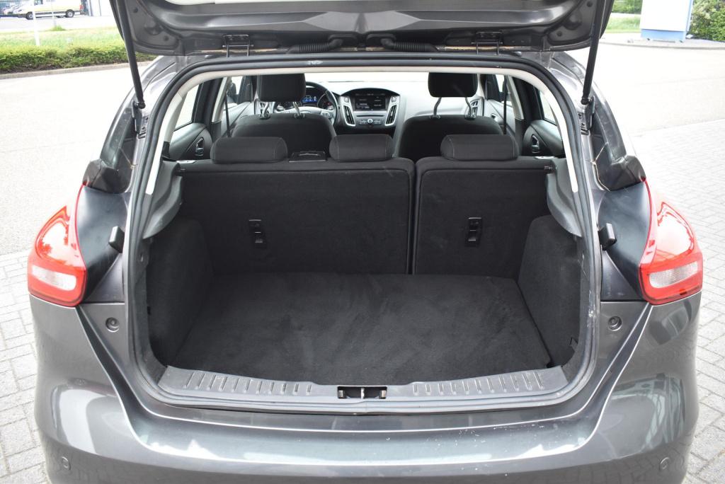 Ford Focus 1.0 trend | incl. nieuwe distrtibutieriem | trekhaak | airco | n