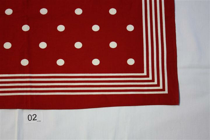 Zakdoek, bandana, mouchoir, foulard €.4,50 p.st. Nr.01 met bloemmotief,