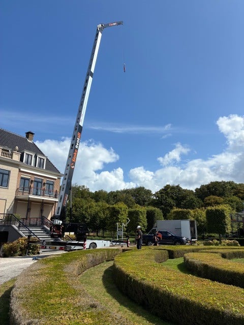 Te huur: (aanhanger)Bouwkraan BE-RIJBEWIJS  hoogte 30m, reikweidte 17.5m