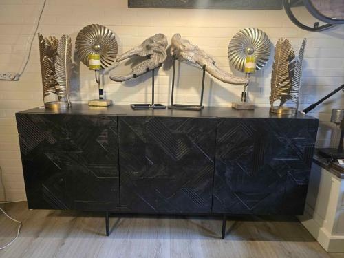 OOK VOOR DECORATIE, VERLICHTING, BANKEN, KASTJES, TAFELS KIJKT U BIJ 3Z
