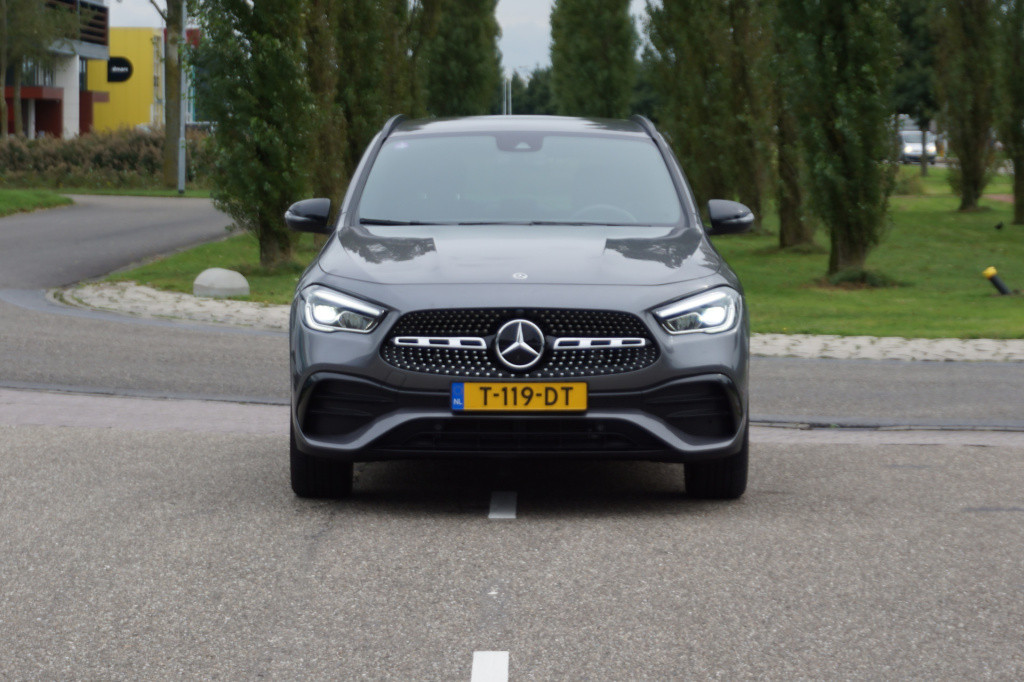 Mercedes-Benz Gla-klasse 180 amg line l automaat i achteruitrij camera l te