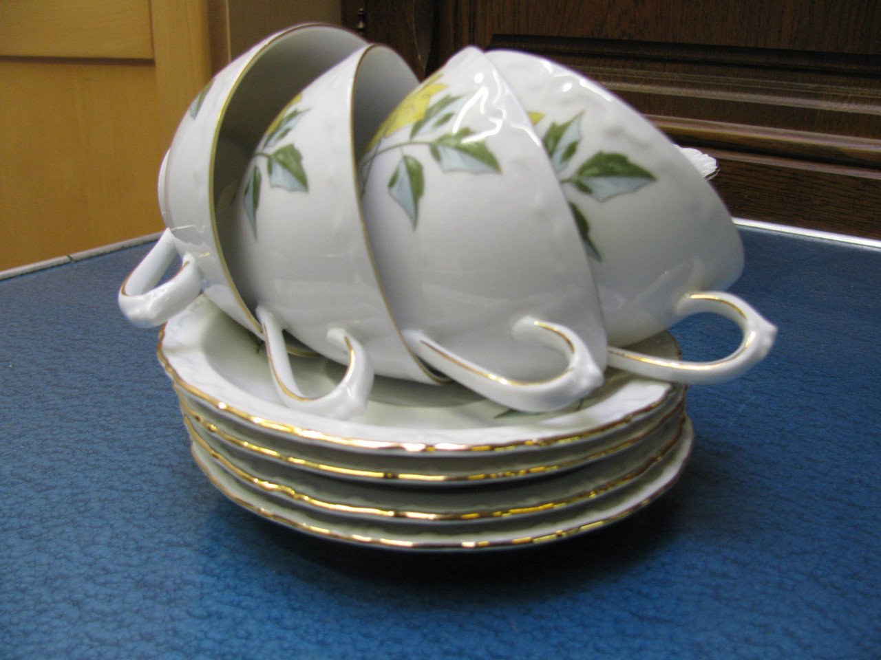 Vintage servies KAHLA met gouden randje