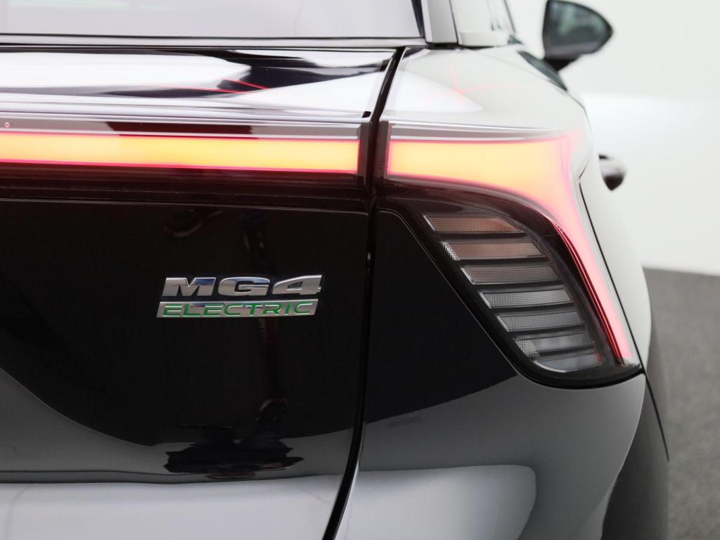 MG Mg4 long range 64kwh luxury | navi | led koplampen | 360 camera | stoelv
