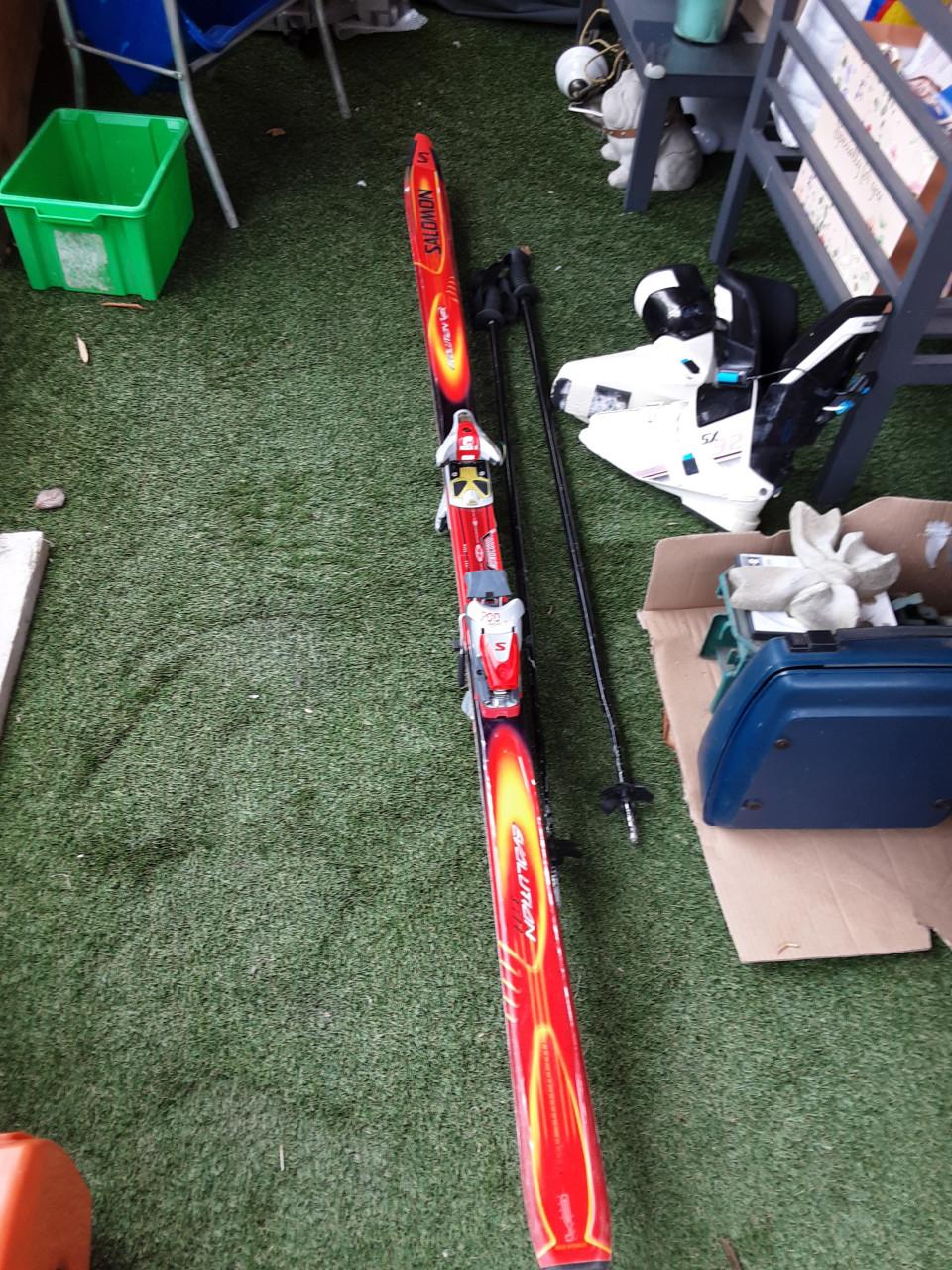 Skies en skischoenen en stokken   schoenmaat 45