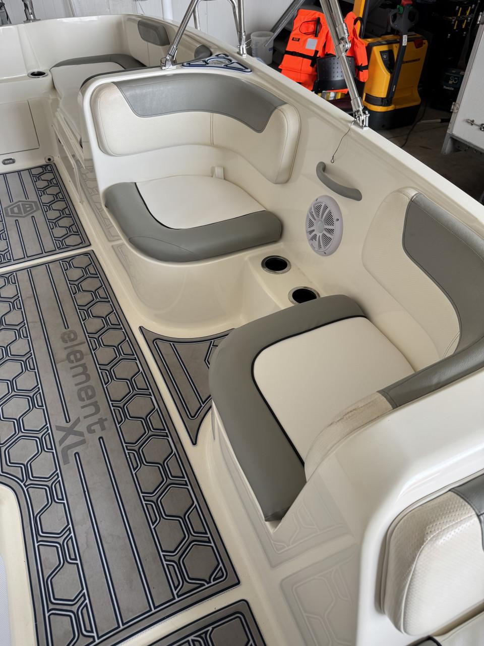 Prachtige Bayliner Element XL, 100pk Mercury 4 takt met trailer