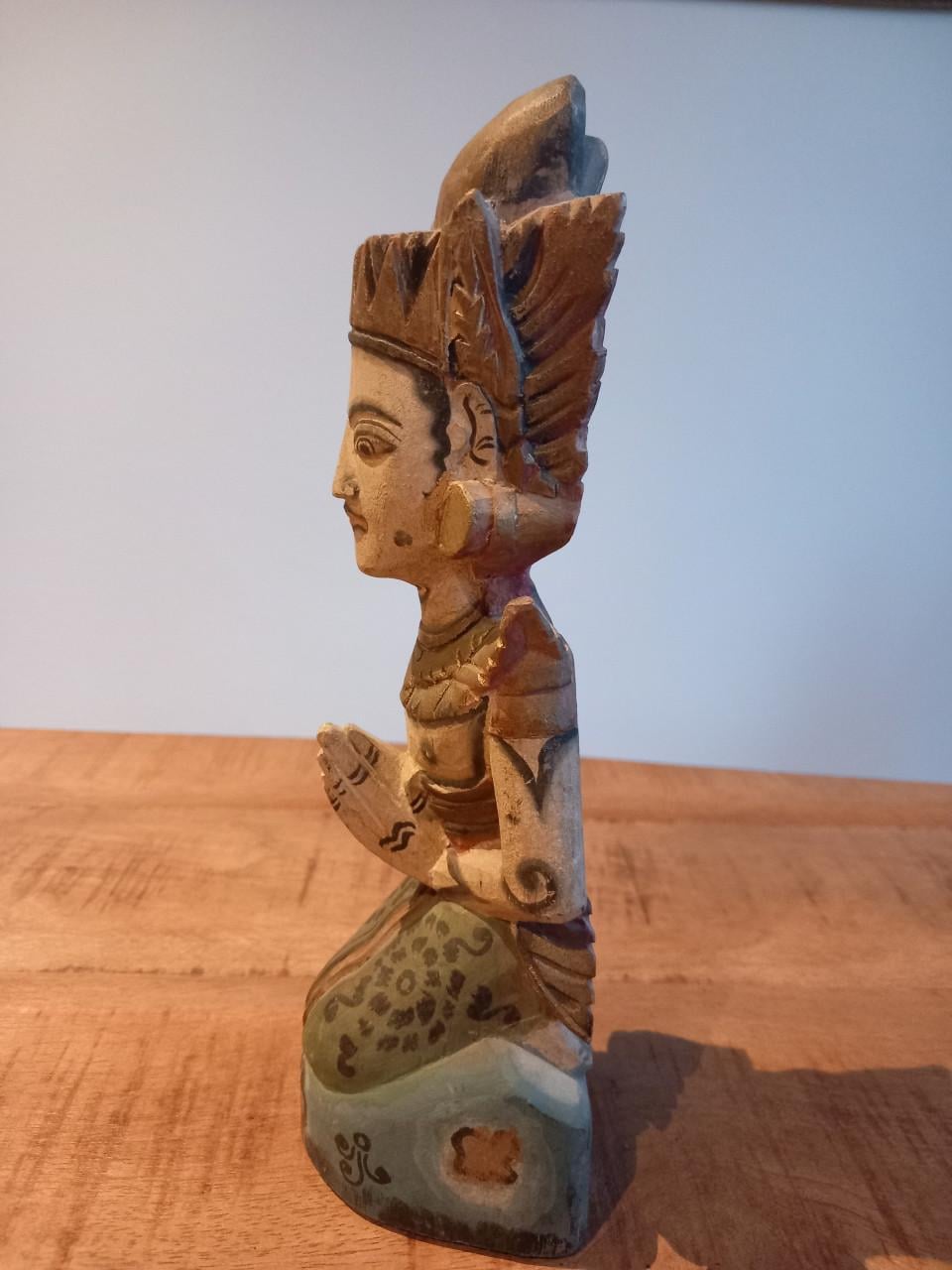 Hout gesneden Aziatisch beeldje