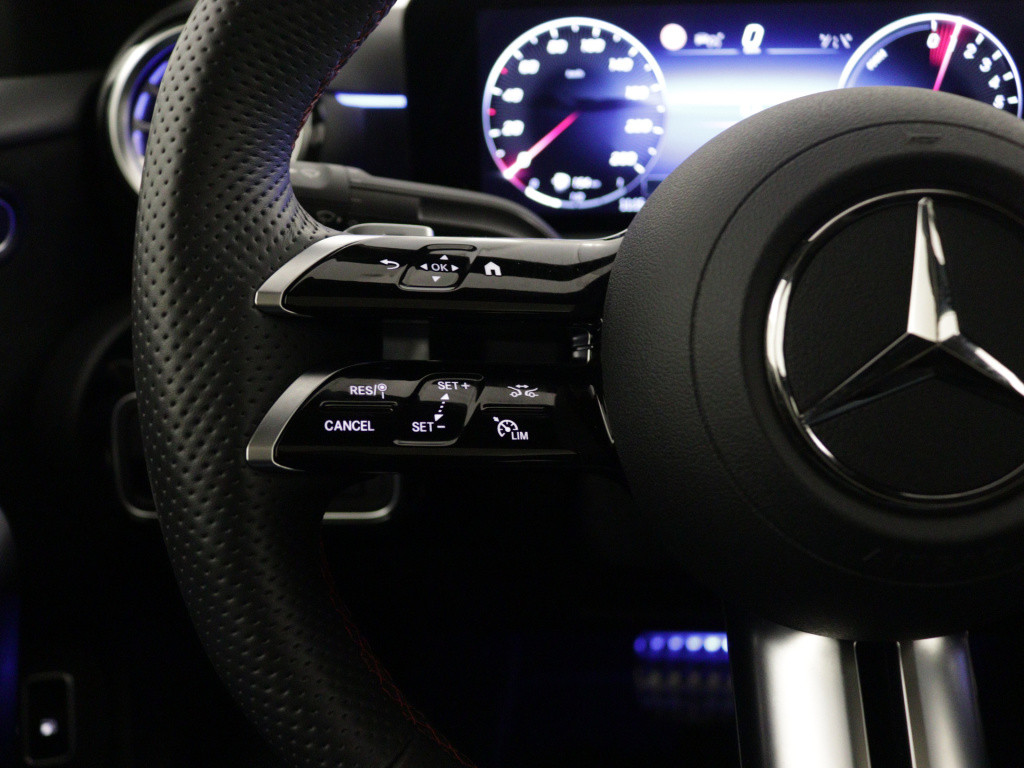 Mercedes-Benz A-Klasse 250 e amg line | panoramadak | amg styling |