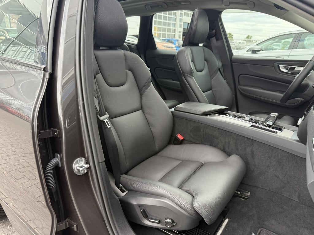 Volvo XC60 2.0 t6 awd + dark