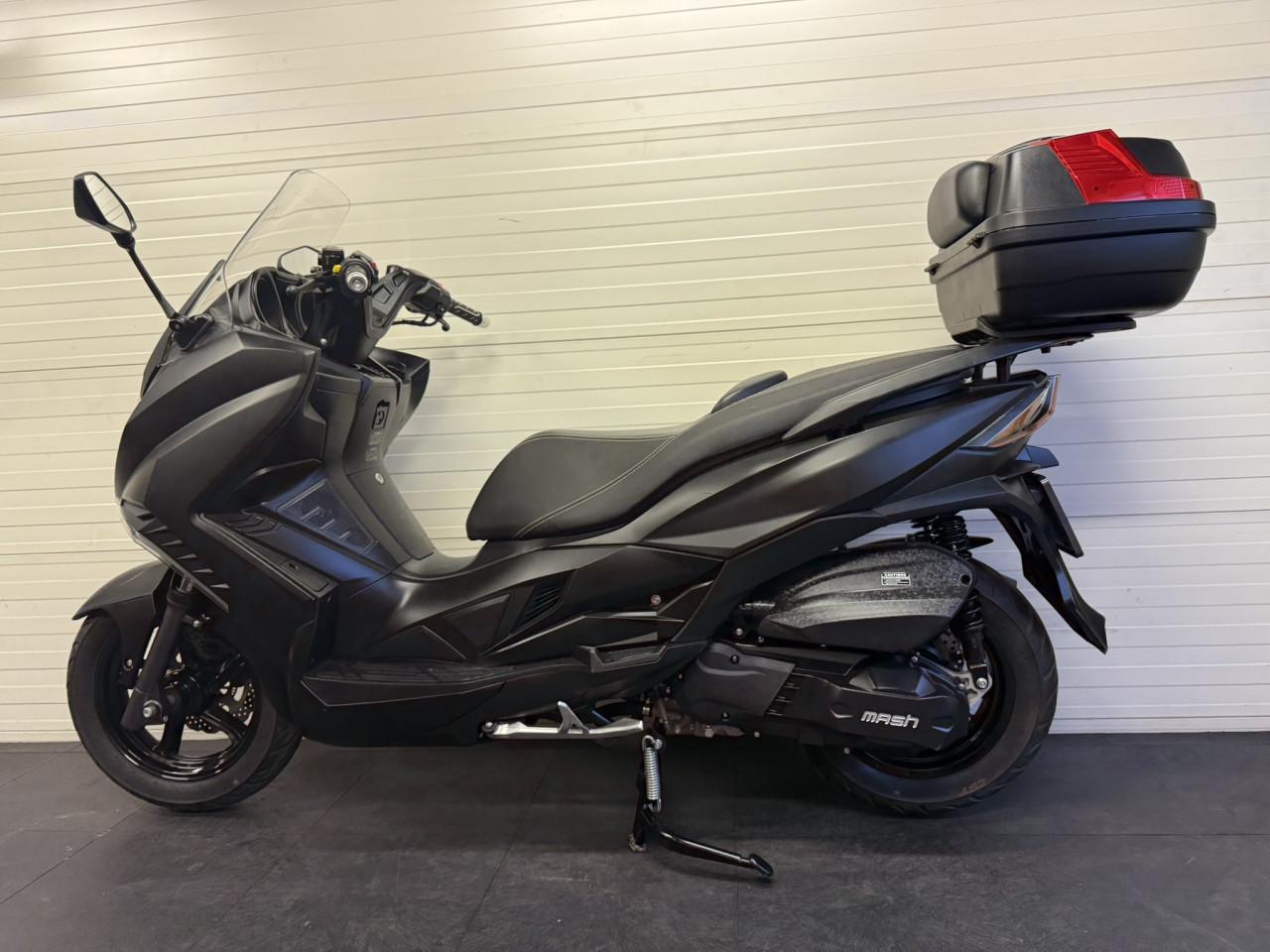 Jonge Mash Belena 300 motorscooter slechts 2100km oud!