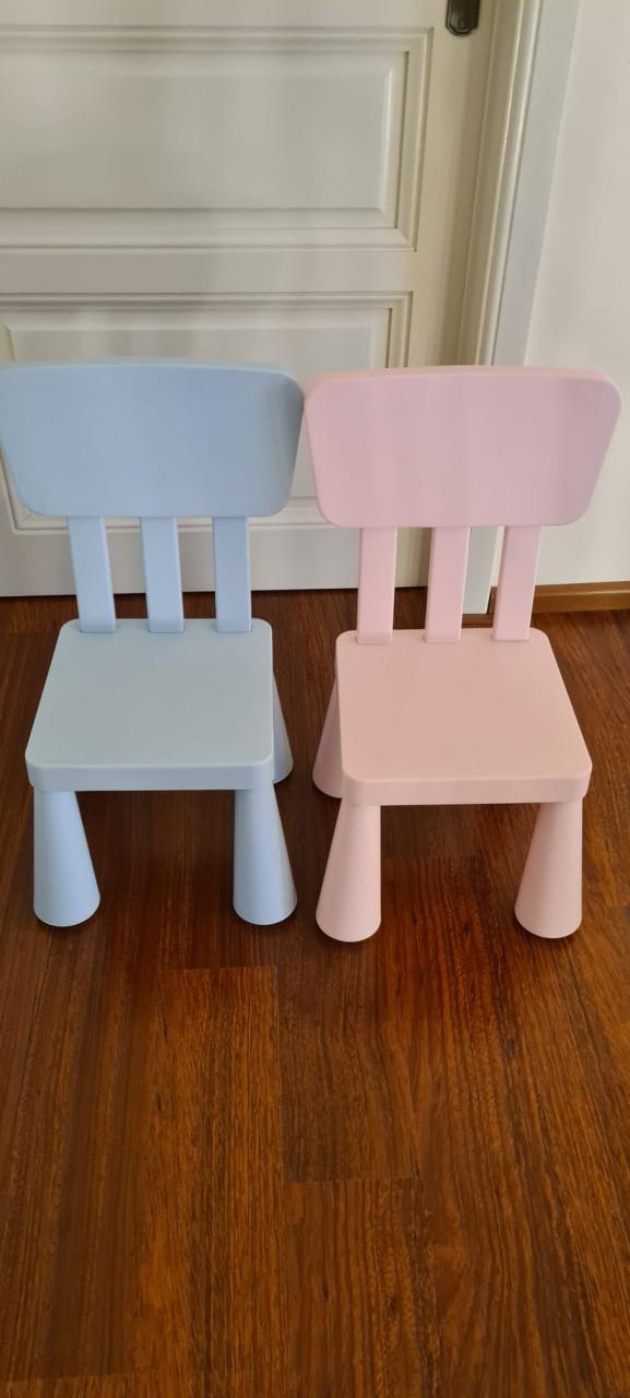 Kinder speeltafel en 2 stoeltjes