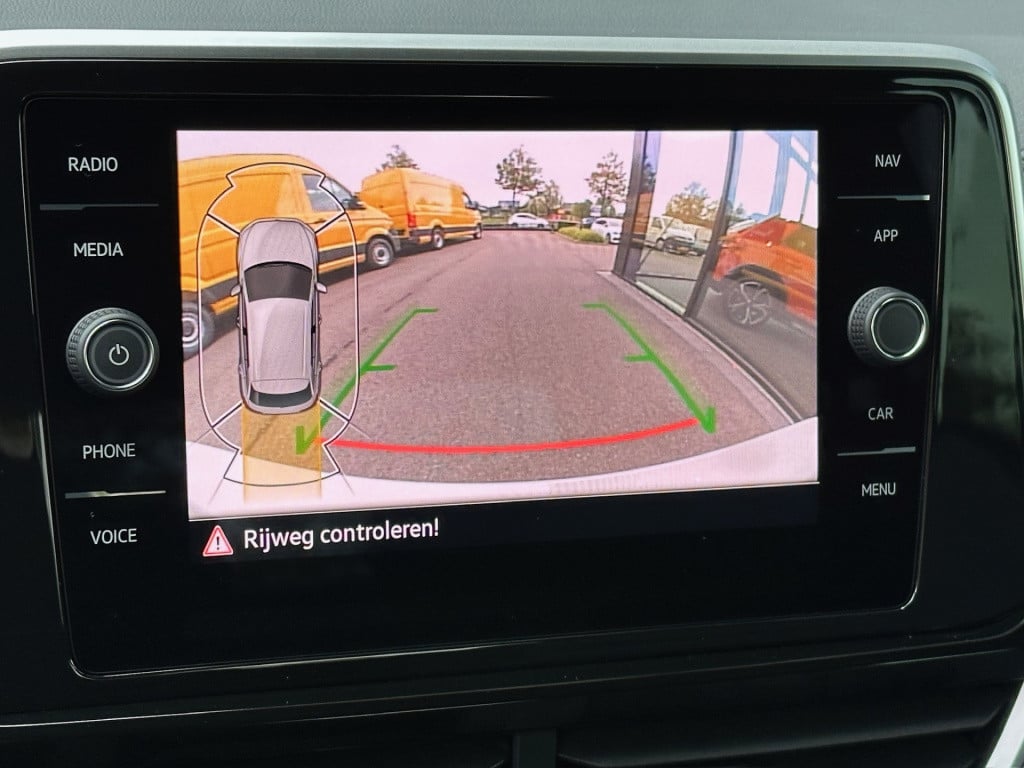Volkswagen T-roc 1.5 tsi 150pk dsg r-line | camera | carplay | dode hoek | 