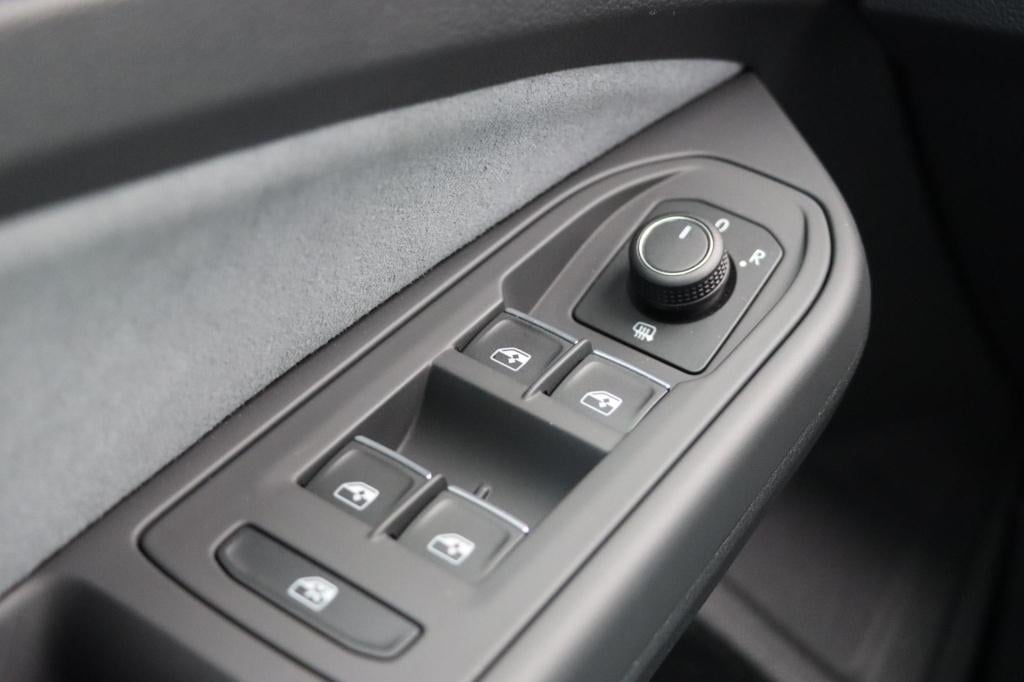 Volkswagen Golf 1.5 etsi r-line | 130pk | dsg7