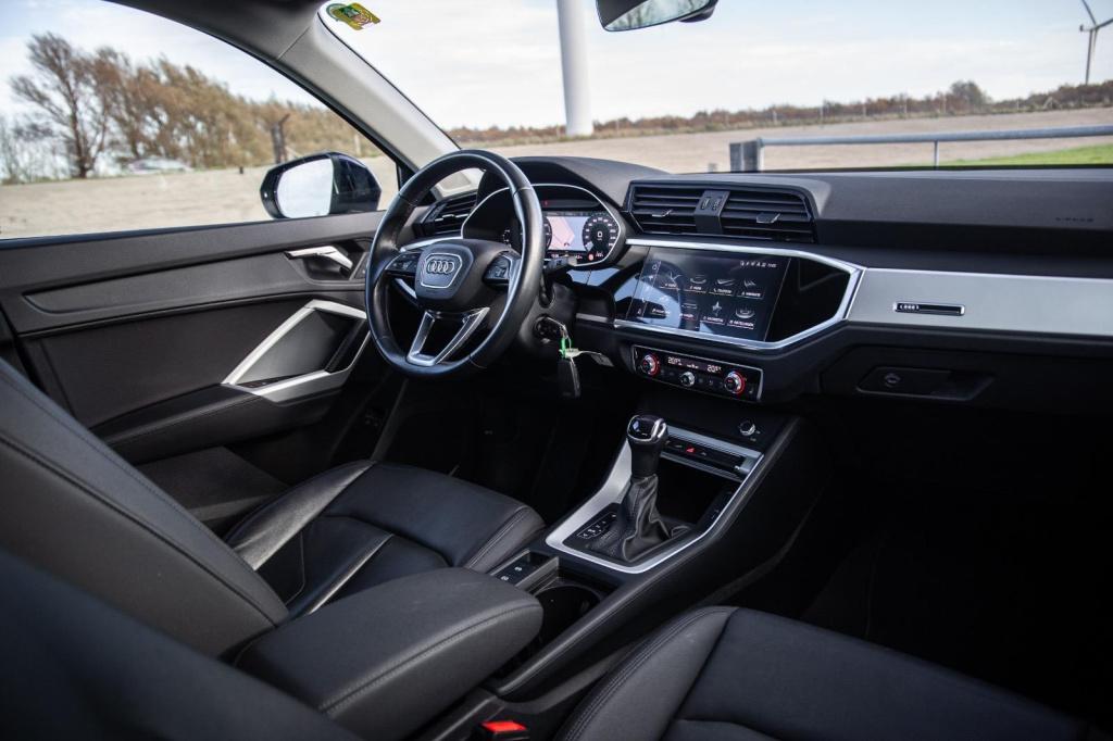 Audi Q3 45 tfsi e edition automaat / plug in hybrid / stoelverwarming / lee