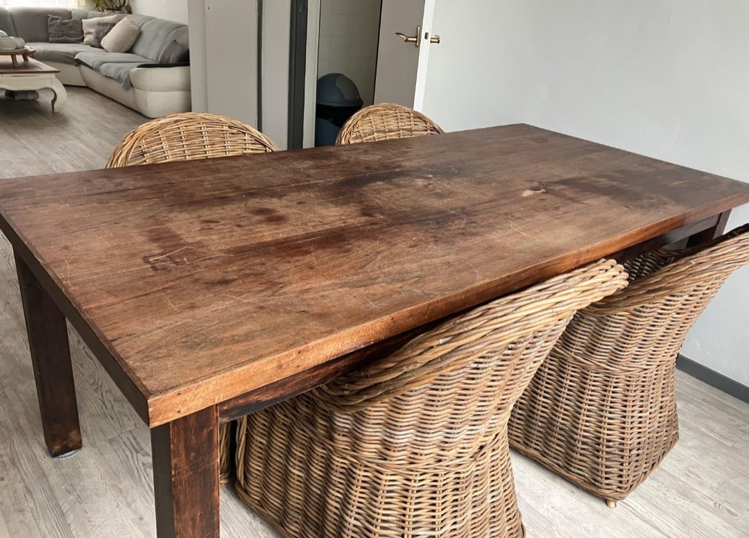 Tafel + stoelen