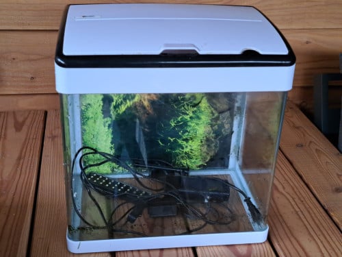 Aquarium met pomp, filter en verlichting
