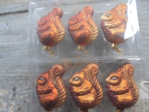 9 goudkleurige eekhoorns