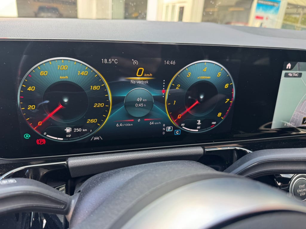 Mercedes-Benz Gla-klasse 180 business solution amg