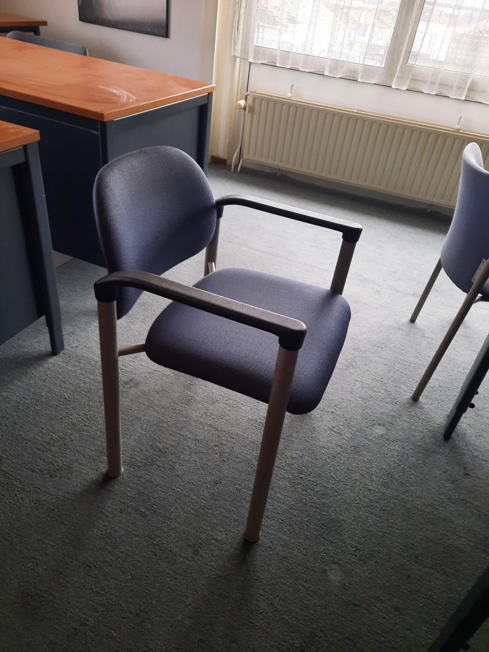 Tafels en kantoormeubels