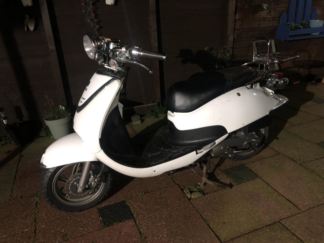 Sym allo wit (blauw kenteken snor)