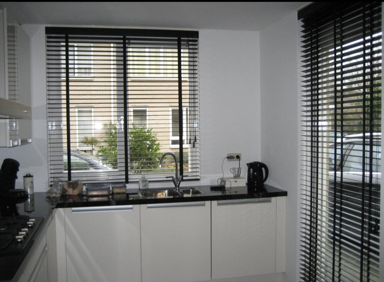 3 Houten jaloezieën zwart (luxaflex van Sunway)