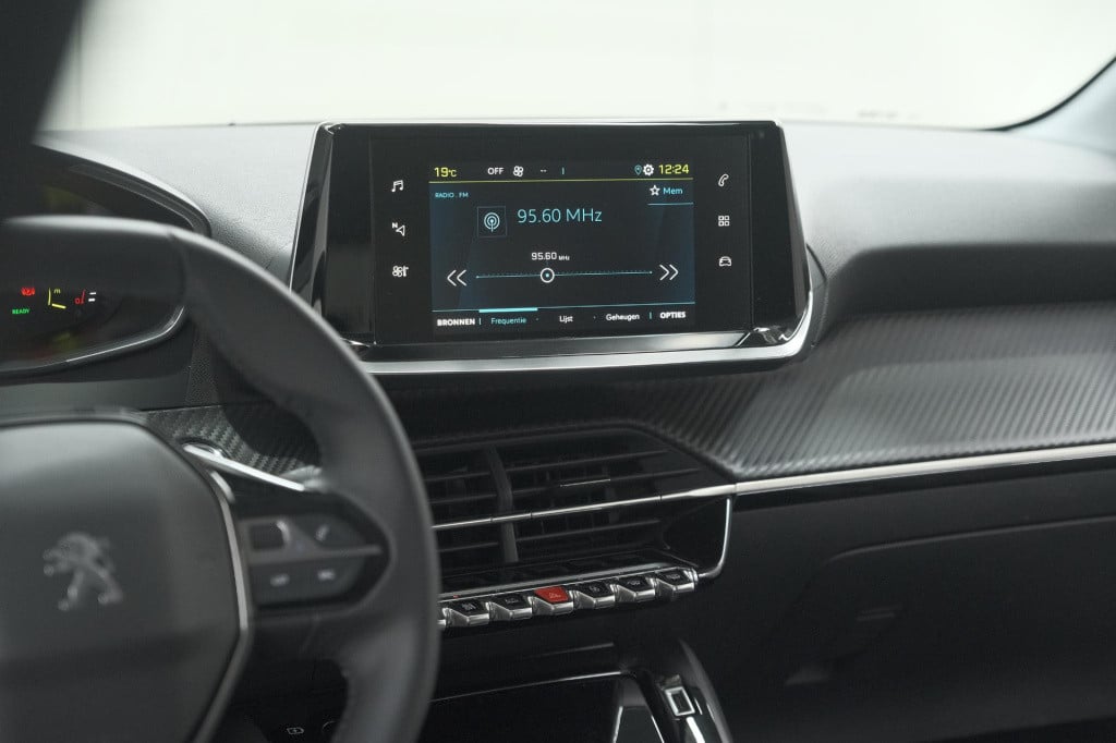 Peugeot 208 ev allure 50 kwh | 3 fase laadfunctie | parkeersensoren | apple